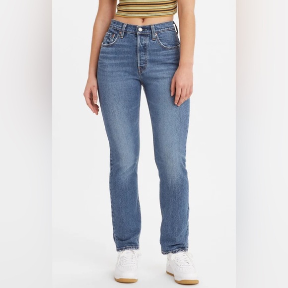 Levi’s Women’s 501 Original Straight Leg JeansMed Light BlueSize W25 x L30